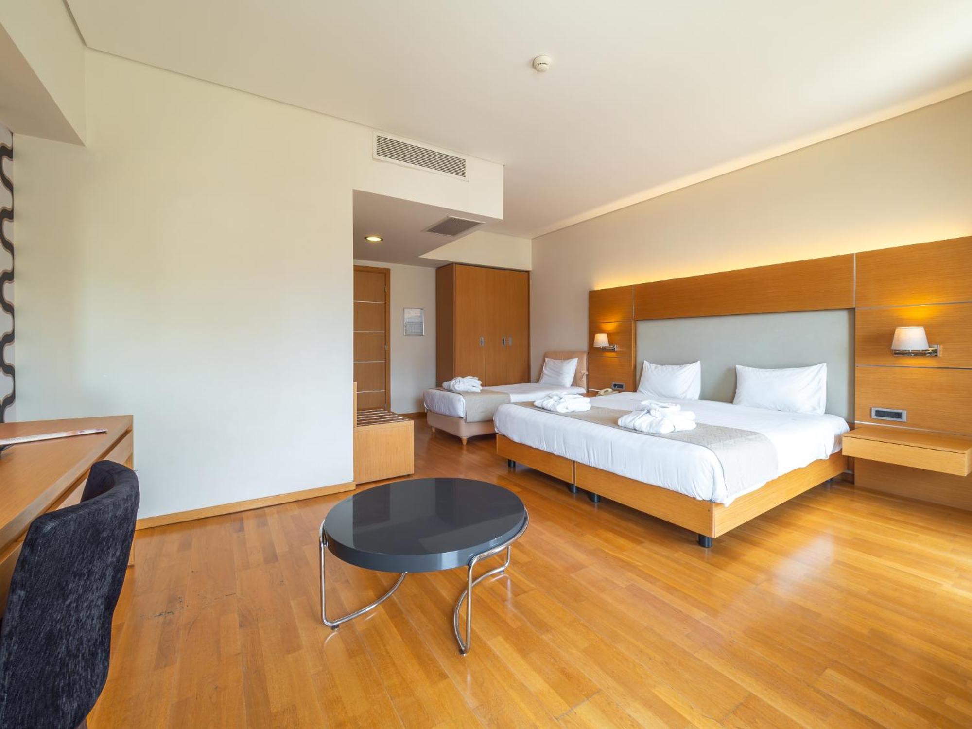 Elektra & Hotel